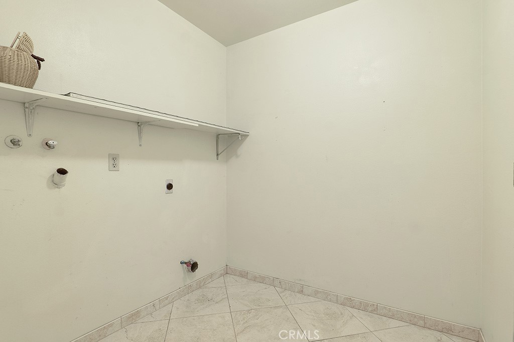 https://media.crmls.org/medias/692b727e-9dd4-4513-b43f-7088972626a4.jpg?preset=X-Large