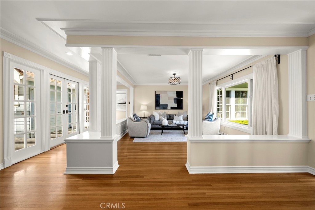 https://media.crmls.org/medias/692b90c3-db06-4792-a78b-797cd9553cb7.jpg?preset=X-Large