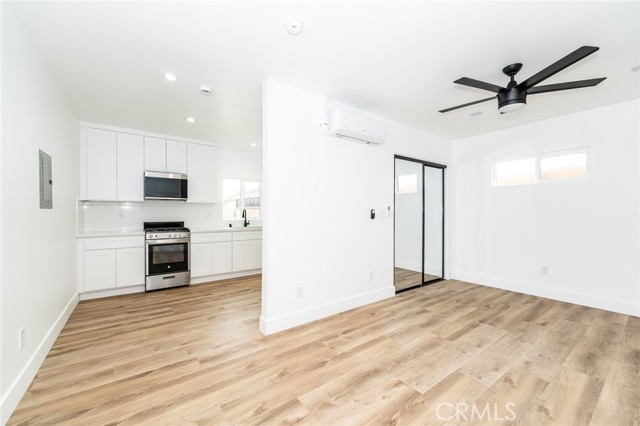 Detail Gallery Image 8 of 59 For 7020 Schroll St, Lakewood,  CA 90713 - 4 Beds | 4 Baths