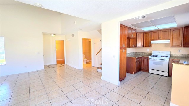 7960 Eugenia Avenue, Fontana CA: https://media.crmls.org/medias/692c1b63-8b2c-4aee-86b1-48db2a0f7711.jpg