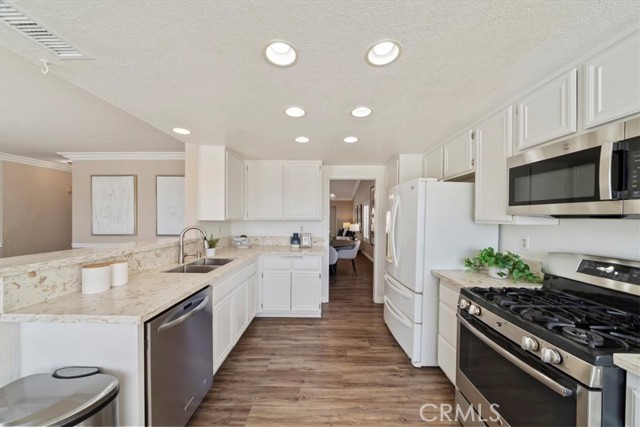 Detail Gallery Image 15 of 41 For 17927 via La Cresta, Chino Hills,  CA 91709 - 4 Beds | 3 Baths