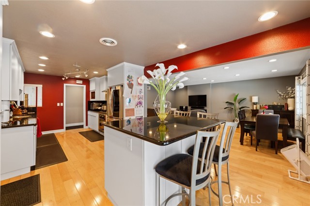8710 Larkin Court, Riverside CA: https://media.crmls.org/medias/692e5c0d-7239-41bb-a25f-ebab02d8c22f.jpg