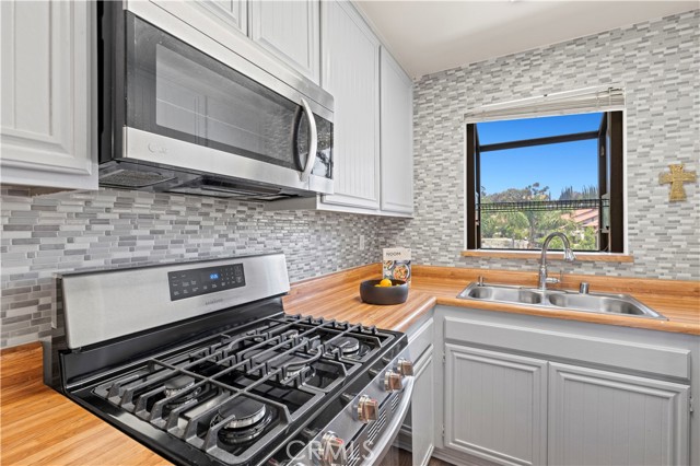 Detail Gallery Image 2 of 29 For 18145 Sundowner Way #950,  Canyon Country,  CA 91387 - 3 Beds | 2 Baths