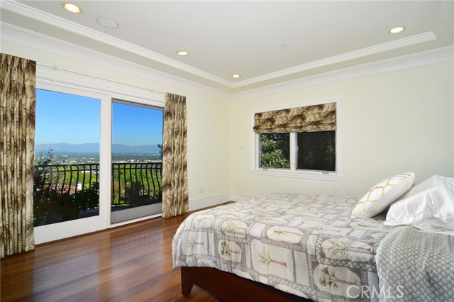 Detail Gallery Image 49 of 73 For 18933 La Montana Pl, Tarzana,  CA 91356 - 7 Beds | 6/1 Baths