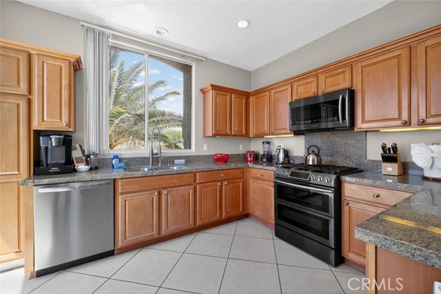 Detail Gallery Image 14 of 30 For 12220 Skyline Dr, Desert Hot Springs,  CA 92240 - 3 Beds | 2 Baths
