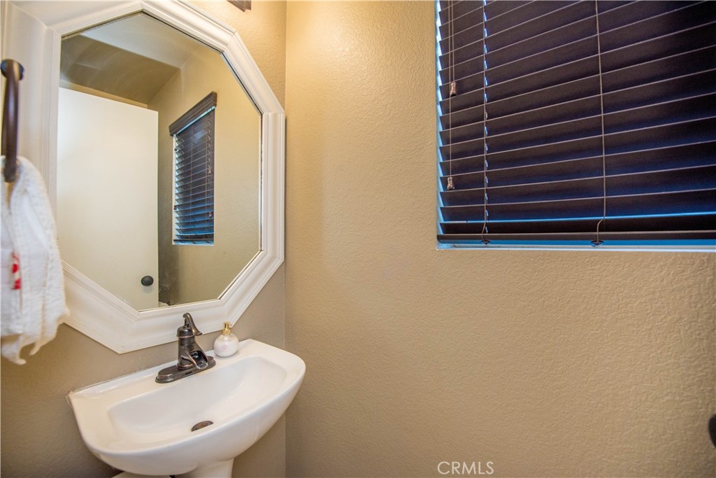 https://media.crmls.org/medias/6931fcaf-e028-44d5-bc21-da179fbf8860.jpg?preset=X-Large