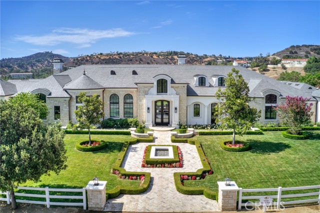 24100 HIDDEN RIDGE Road, Hidden Hills CA: https://media.crmls.org/medias/69320f0e-57df-4e14-bfd1-ff61a9443f41.jpg