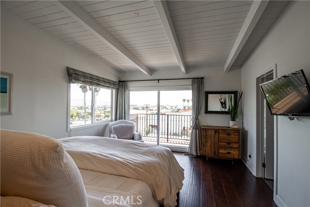 807 El Redondo Avenue, Redondo Beach CA: https://media.crmls.org/medias/693222a1-cdf4-4c30-ae6a-ff855e0b100a.jpg