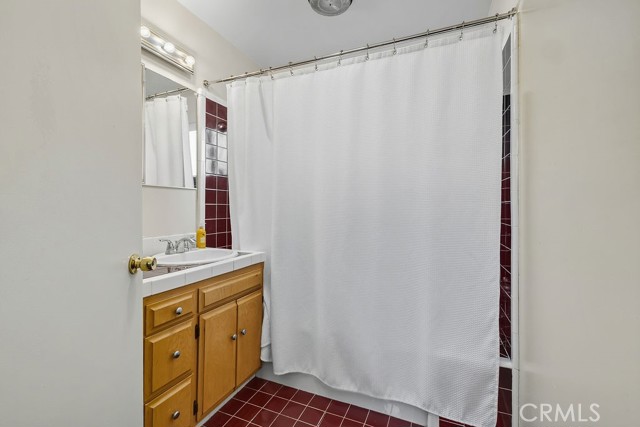 Detail Gallery Image 16 of 38 For 2027 W 93rd, Los Angeles,  CA 90047 - 3 Beds | 3 Baths