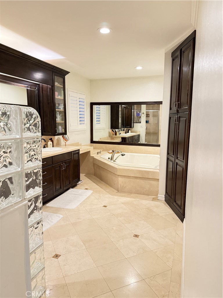 MLS #OC25252932 image #11