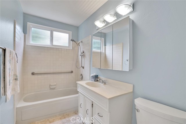 Detail Gallery Image 15 of 41 For 1629 Bardale Ave, San Pedro,  CA 90731 - 4 Beds | 2 Baths