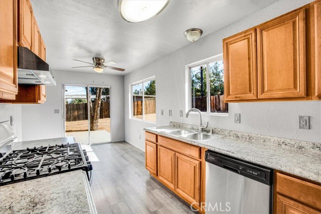 Detail Gallery Image 13 of 32 For 56205 Navajo Trl, Yucca Valley,  CA 92284 - 3 Beds | 2 Baths