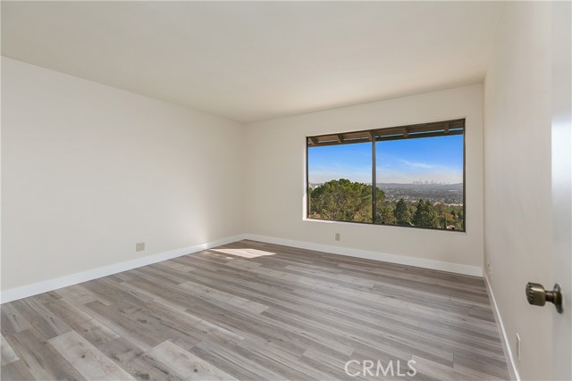 Image 14 of 20 For 652 Robin Glen