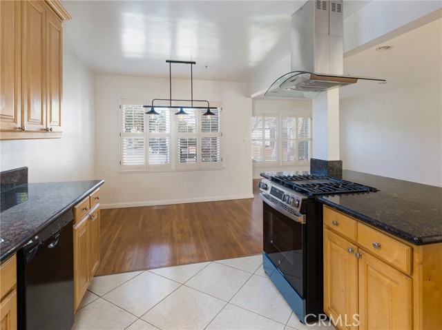 Detail Gallery Image 13 of 37 For 7024 Alverstone, Los Angeles,  CA 90045 - 3 Beds | 2 Baths