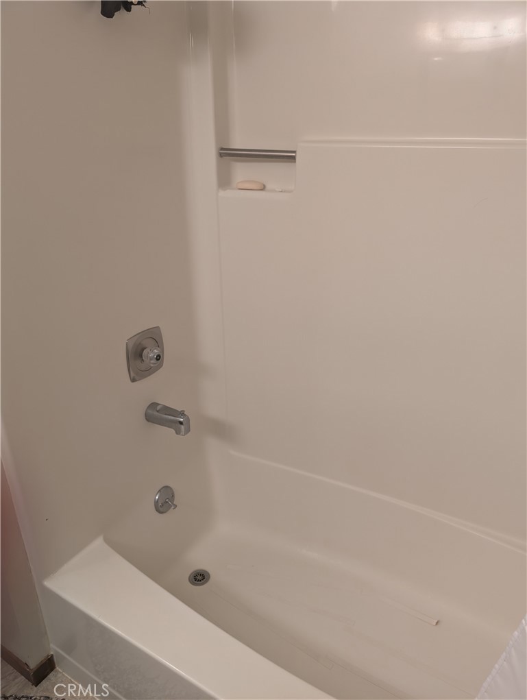 https://media.crmls.org/medias/69356393-cb72-44bf-8f0e-cbbdbe0f4219.jpg?preset=X-Large