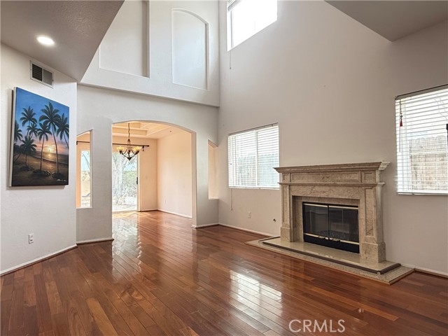 Detail Gallery Image 3 of 24 For 9030 Hayvenhurst Ave, North Hills,  CA 91343 - 4 Beds | 2/1 Baths