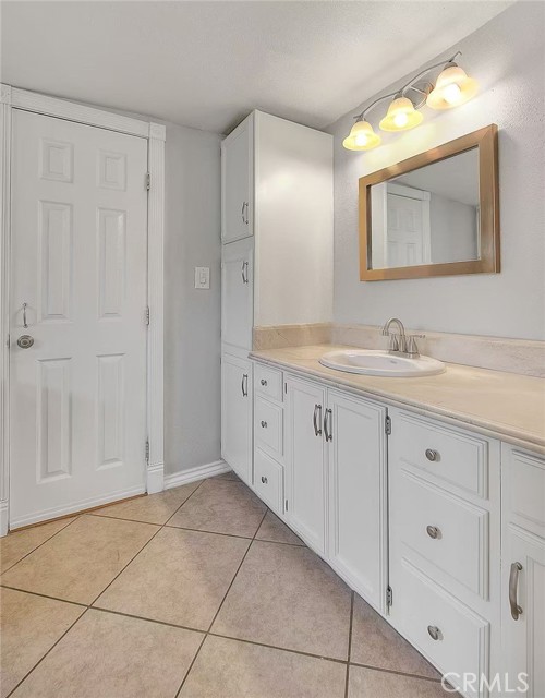 6442 Raymond Avenue, Long Beach CA: https://media.crmls.org/medias/6935d442-e81e-4d91-953e-e89048bb163e.jpg