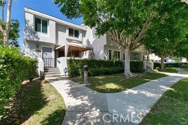 26372 Waterford Circle 62 Lake Forest, California Spacious end unit with the largest patio design. This 3 bedroom 2.5 bath home has lots of natural light and a beautiful bay window in kitchen. Neutral colors to fit your decor with upgraded wood flooring and recessed lighting. Located in a great community close to shopping and freeways.