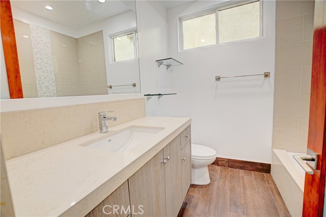 FIRST LEVEL BATHROOM