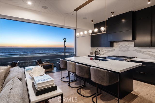 Detail Gallery Image 11 of 53 For 2200 the Strand a,  Manhattan Beach,  CA 90266 - 2 Beds | 2 Baths