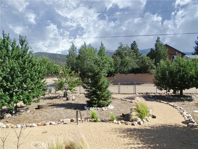 Detail Gallery Image 5 of 41 For 2097 Fox Ln, Big Bear City,  CA 92314 - 4 Beds | 3/1 Baths