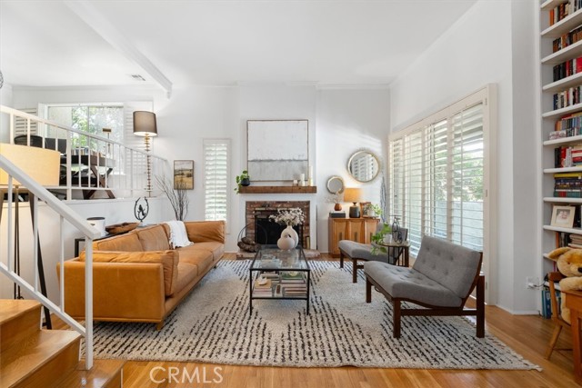 Detail Gallery Image 2 of 33 For 4185 Colfax Ave #D,  Studio City,  CA 91604 - 3 Beds | 3 Baths