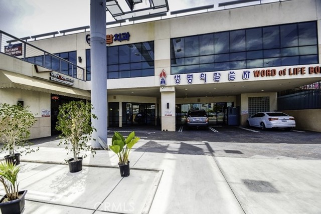 991 S Vermont Avenue, Los Angeles, California 90006, ,Commercial Lease,For Rent,991 S Vermont Avenue,CRPW24094691