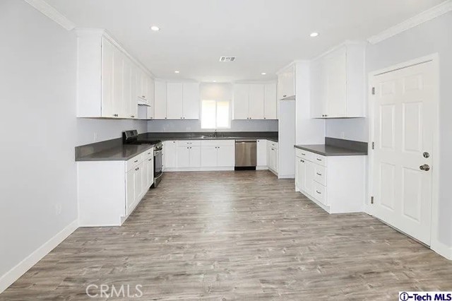 Detail Gallery Image 4 of 11 For 7435 Collett Ave, Van Nuys,  CA 91406 - 2 Beds | 2 Baths