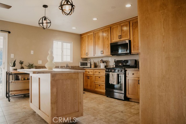 Detail Gallery Image 5 of 34 For 1240 E Navajo, Barstow,  CA 92311 - 3 Beds | 2 Baths