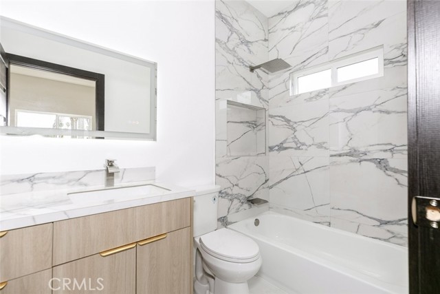 15009 Wyandotte Street, Van Nuys CA: https://media.crmls.org/medias/6938f0b7-2e56-4b02-82b7-157fccdbd346.jpg