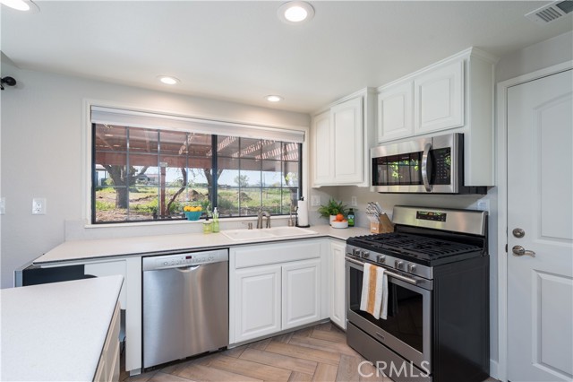 Detail Gallery Image 10 of 27 For 675 Oak Ln, Paso Robles,  CA 93446 - 4 Beds | 2/1 Baths