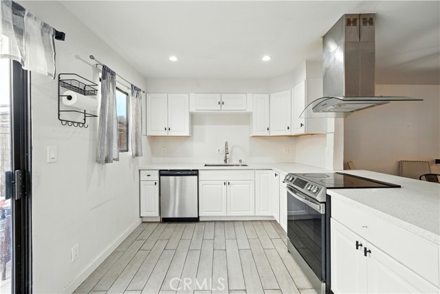 14937 Sherman Way, Van Nuys CA: https://media.crmls.org/medias/693908d2-41da-4d5e-a3c0-7248a6ee3c75.jpg