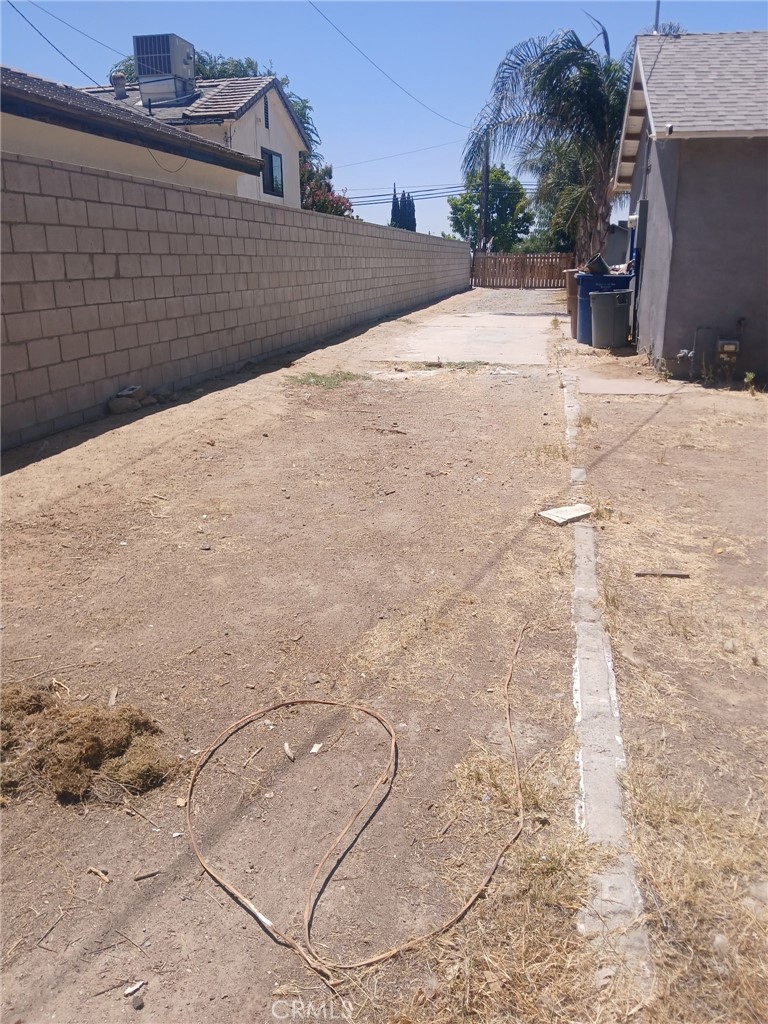 https://media.crmls.org/medias/693936b3-14d7-4118-852d-272cb0835bdc.jpg?preset=X-Large
