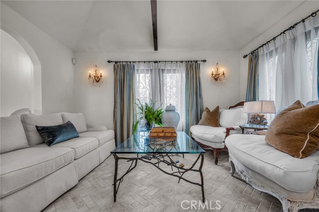 Detail Gallery Image 10 of 34 For 22015 Independencia St, Woodland Hills,  CA 91364 - 3 Beds | 2 Baths