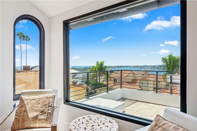 312 Carnation Avenue, Corona del Mar CA: https://media.crmls.org/medias/693a9f53-28d5-49f3-9071-6785696b061e.jpg