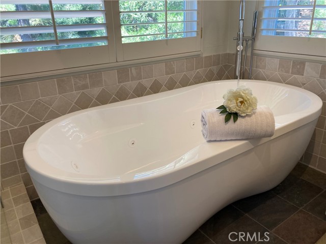 1088 Nadelhorn Drive, Lake Arrowhead CA: https://media.crmls.org/medias/693b9f5c-9630-450b-9c10-e2c5af758389.jpg