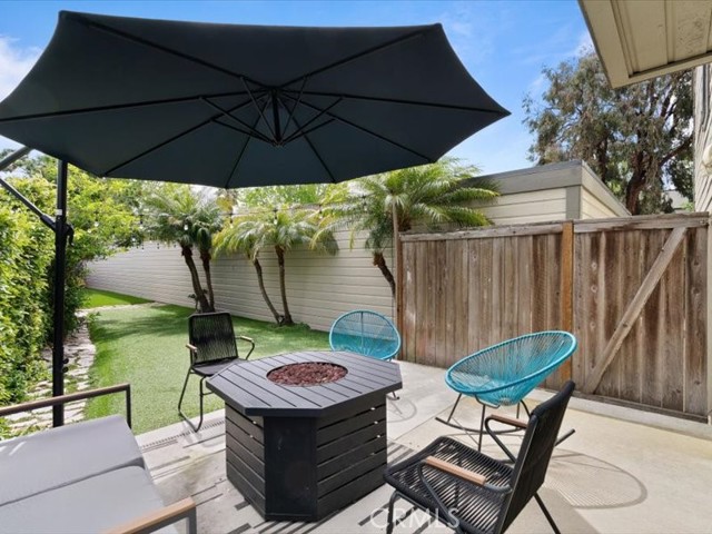 2157 Pacific Avenue, Costa Mesa CA: https://media.crmls.org/medias/693c5e64-2de7-49da-af38-c526a0f23420.jpg