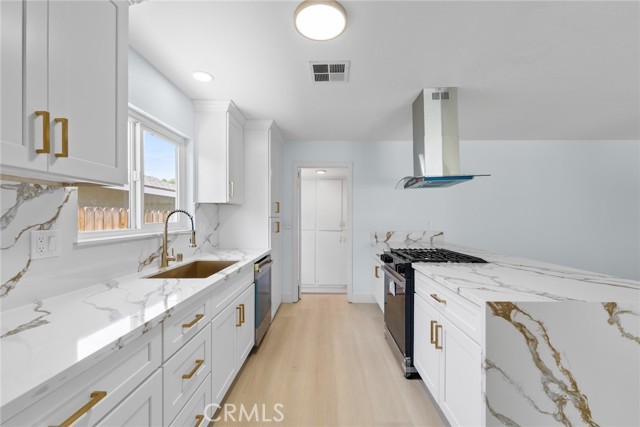 Detail Gallery Image 5 of 32 For 14032 Woodlawn Ave, Tustin,  CA 92780 - 4 Beds | 2 Baths