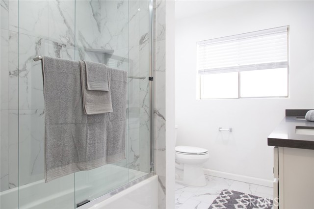 Detail Gallery Image 8 of 10 For 332 N Isabel St #4,  Glendale,  CA 91206 - 3 Beds | 2 Baths