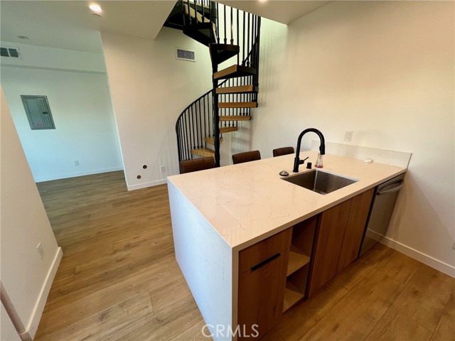 Detail Gallery Image 21 of 45 For 654 Penrith, Los Angeles,  CA 90023 - 6 Beds | 5 Baths