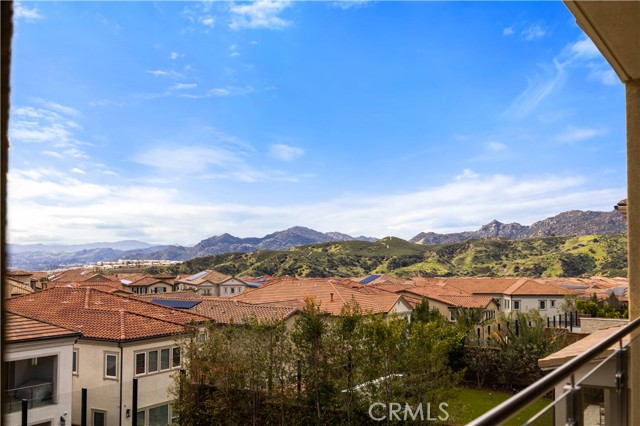 Detail Gallery Image 3 of 38 For 20564 W Bluebird Ct, Porter Ranch,  CA 91326 - 5 Beds | 5/1 Baths