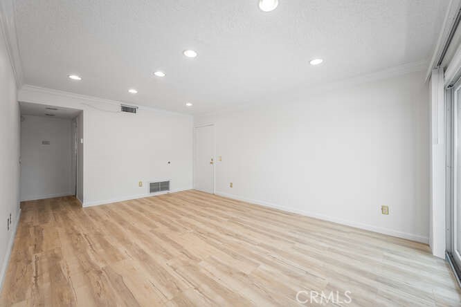 https://media.crmls.org/medias/69427b0f-3c97-4c65-8308-6cd1ac3e9f60.jpg?preset=X-Large
