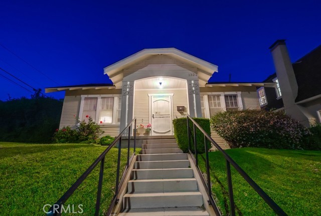 1239 S Patton Avenue, San Pedro CA: https://media.crmls.org/medias/6942f6cd-f41e-49a8-81f6-6c3b69f2b78f.jpg