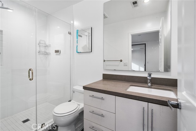 22904 Calvert Street, Woodland Hills CA: https://media.crmls.org/medias/6943a444-4562-4af8-b03b-1ddc7d2c7341.jpg