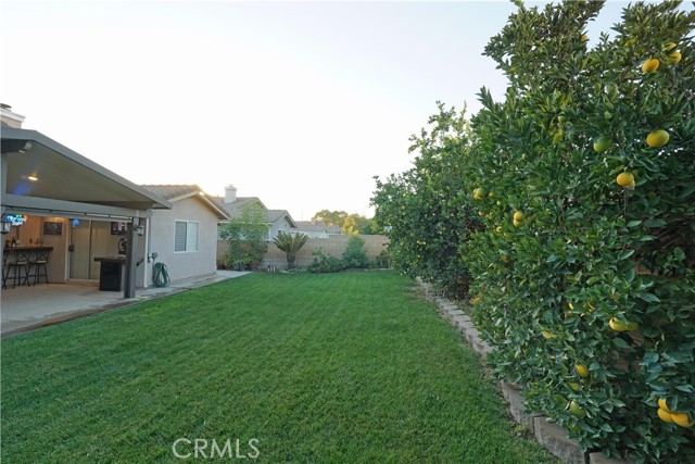 328 Manzanita Court, Ontario CA: https://media.crmls.org/medias/6943b274-8d62-4d82-8cd4-8b124fbfa80f.jpg