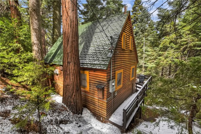 529 West Victoria Court, Lake Arrowhead, CA 92352