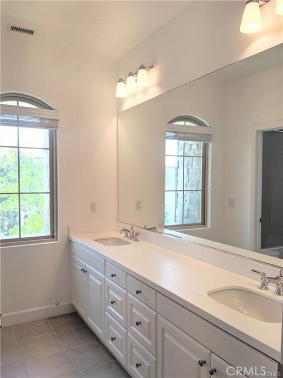 Detail Gallery Image 14 of 24 For 62 Acorn, Irvine,  CA 92620 - 4 Beds | 2/1 Baths