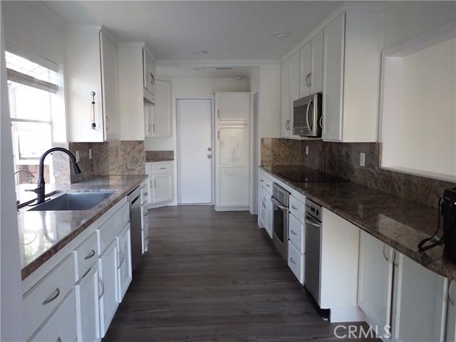 Detail Gallery Image 3 of 22 For 6791 Killarney Ave, Garden Grove,  CA 92845 - 4 Beds | 3 Baths