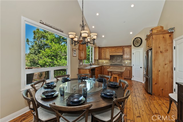 1119 Brentwood Drive, Lake Arrowhead CA: https://media.crmls.org/medias/69453d7c-ab6a-45bd-9298-398aa61fa6e0.jpg