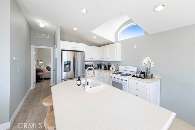 30802 Coast, Laguna Beach CA: https://media.crmls.org/medias/6945df27-9aa1-4764-bade-34c1954ea9a8.jpg